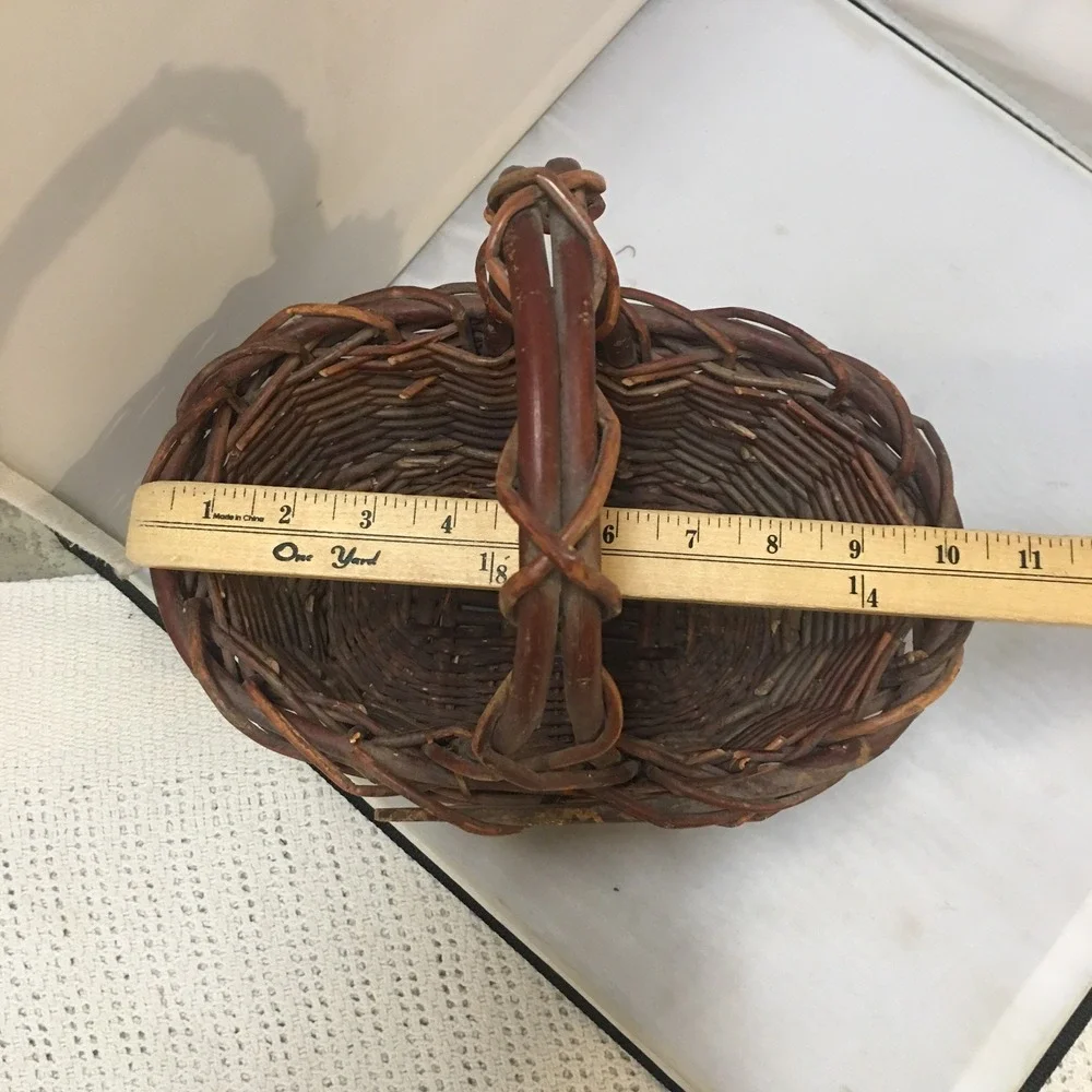 Unbranded handcrafted grapevine
